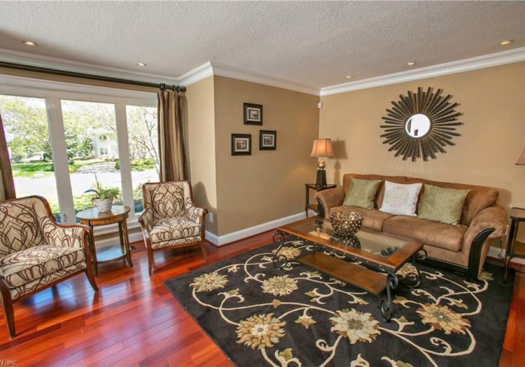 2036 Thomas Ln Virginia Beach, VA 23454 Stephanie Clark Real